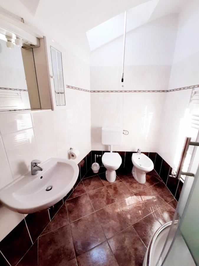 Apartments Izabela Muzic-Fornaric Cres Exterior foto