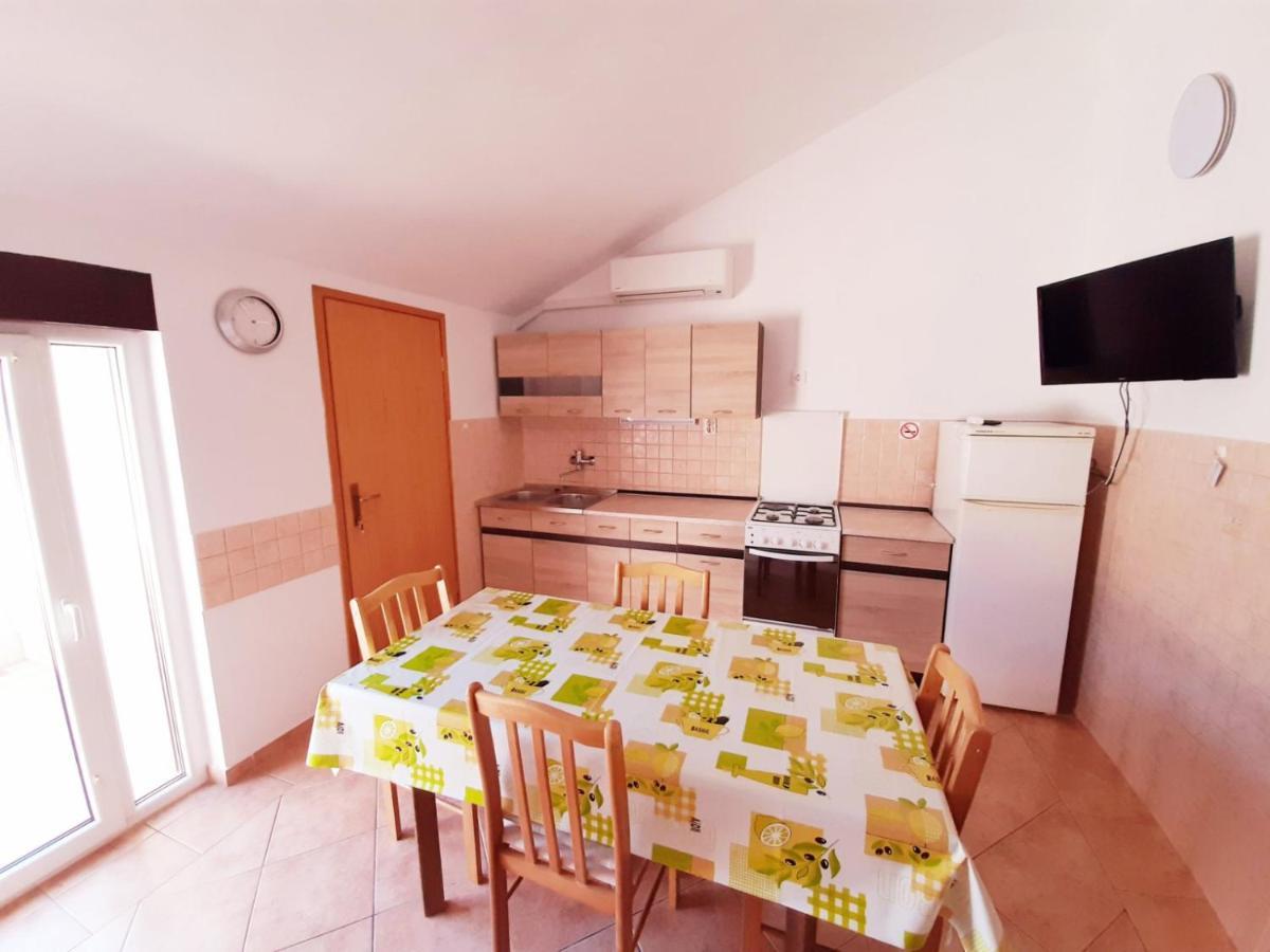 Apartments Izabela Muzic-Fornaric Cres Exterior foto