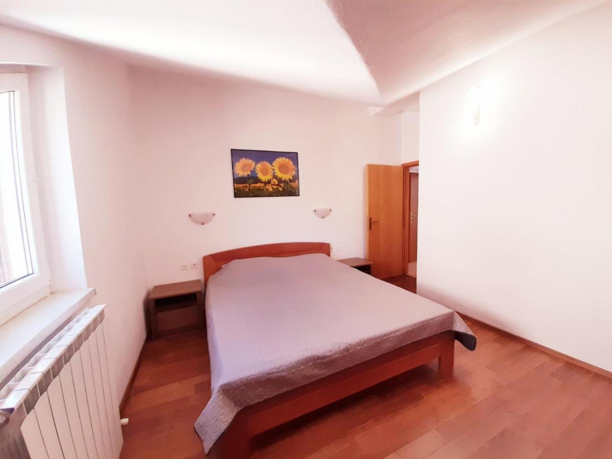 Apartments Izabela Muzic-Fornaric Cres Exterior foto