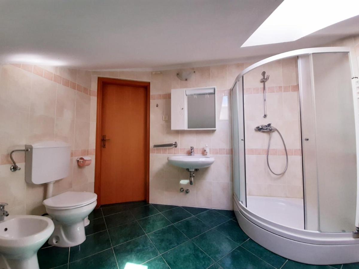Apartments Izabela Muzic-Fornaric Cres Exterior foto