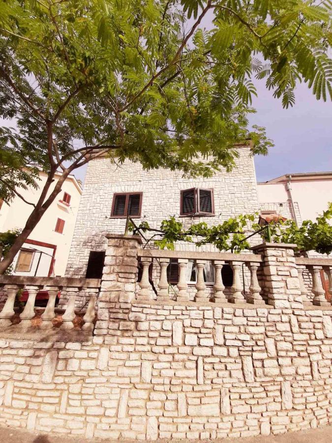 Apartments Izabela Muzic-Fornaric Cres Exterior foto