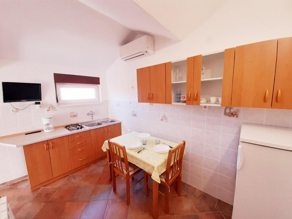 Apartments Izabela Muzic-Fornaric Cres Exterior foto