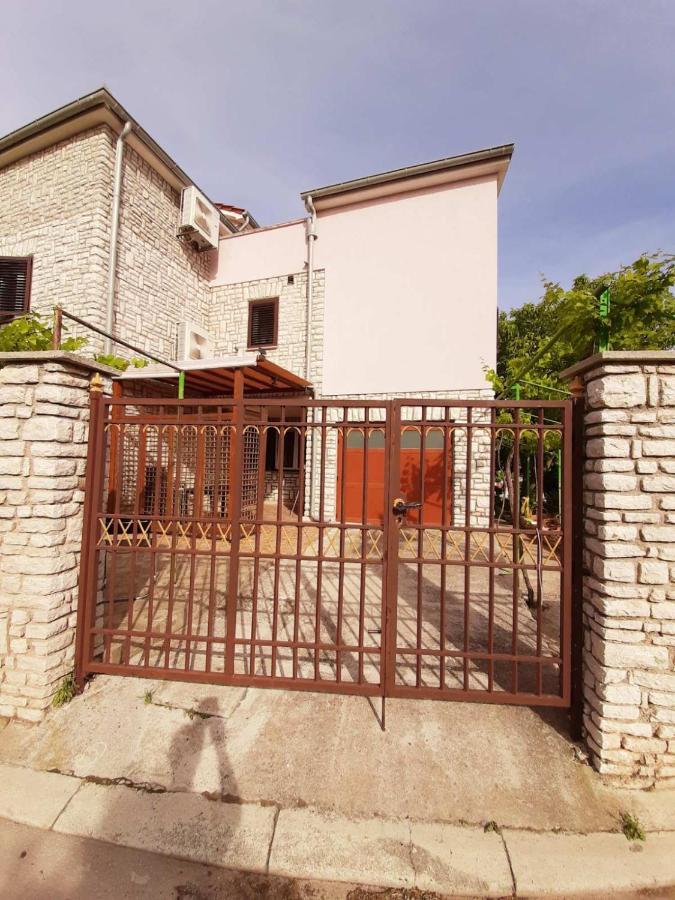 Apartments Izabela Muzic-Fornaric Cres Exterior foto