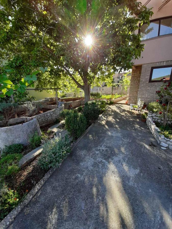 Apartments Izabela Muzic-Fornaric Cres Exterior foto
