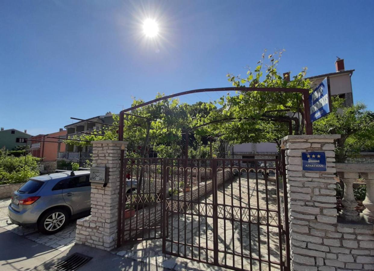 Apartments Izabela Muzic-Fornaric Cres Exterior foto