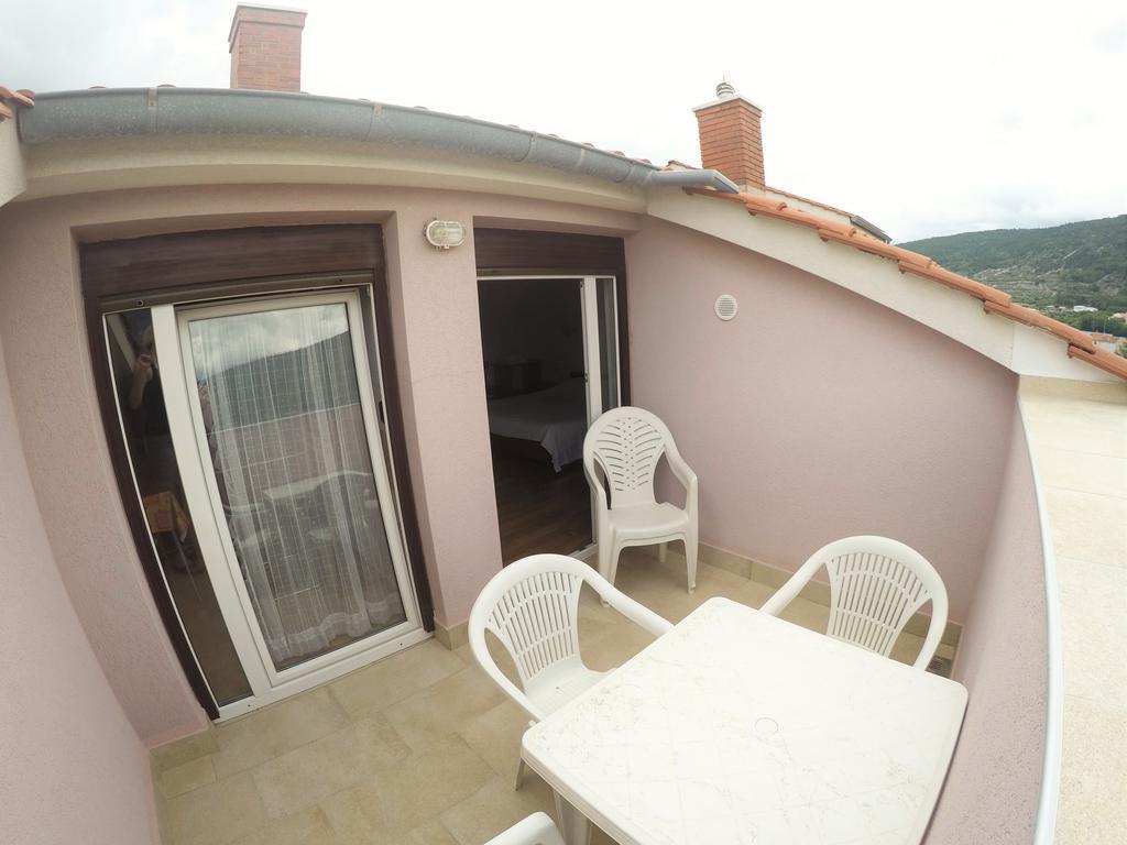 Apartments Izabela Muzic-Fornaric Cres Exterior foto